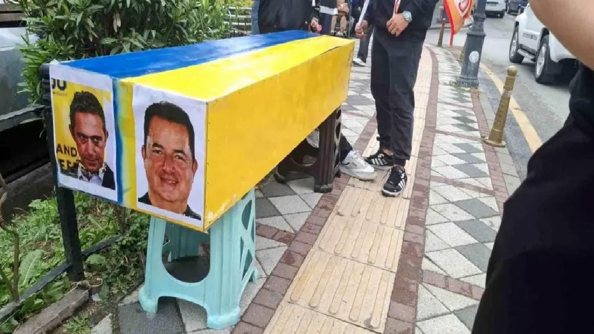 Bartın’da Galatasaray Taraftarları Tabutla Yürüdü
