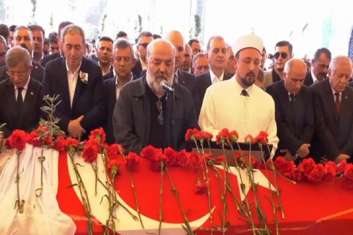 Başkan’ın cenaze namazını vasiyeti üzerine İhsan Eliaçık kıldırdı