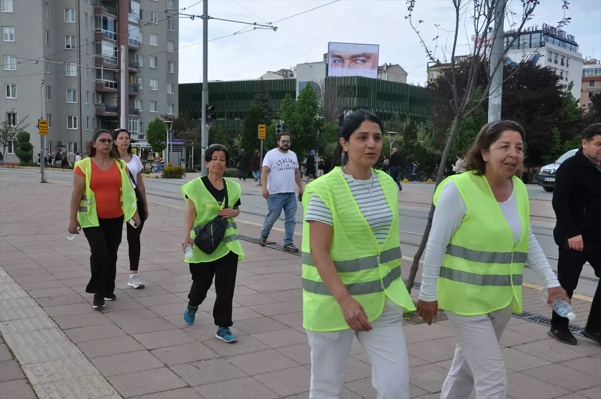 Bayan Çalışanlar Haksızlığa Karşı Yürüyüşte
