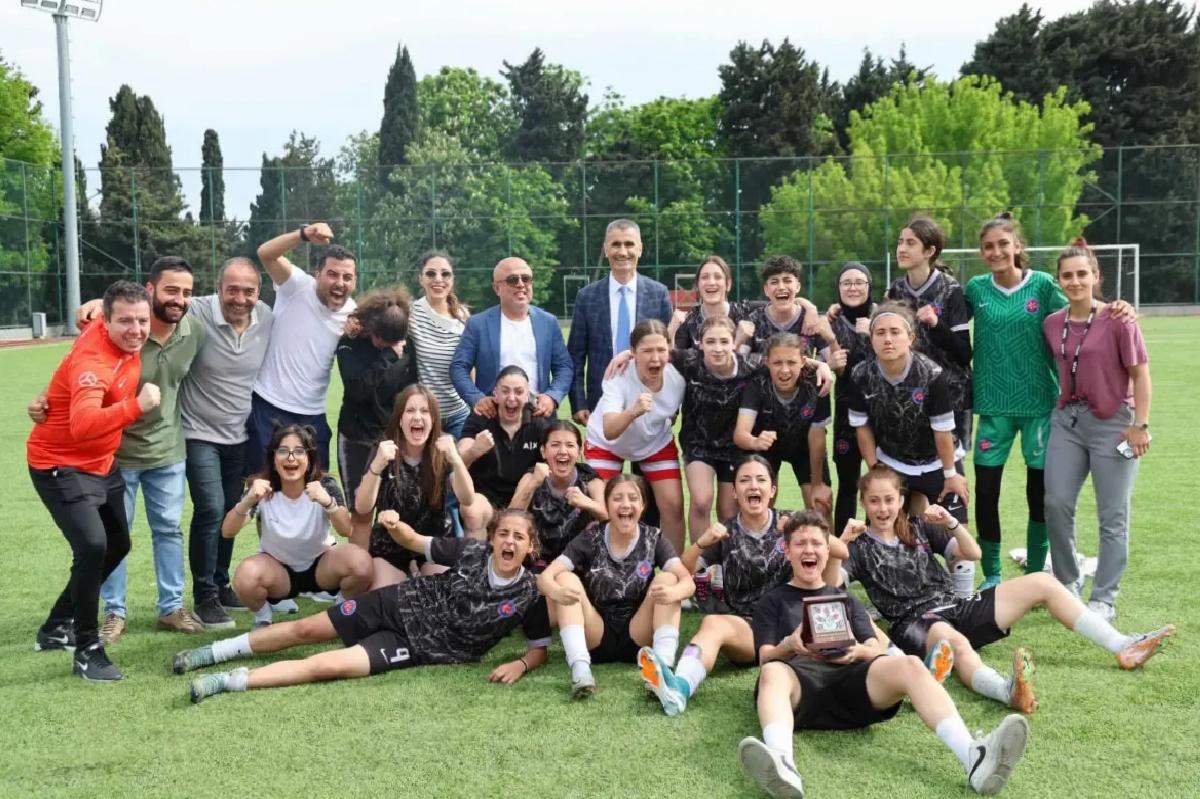 Bayan Futbol Turnuvası Şampiyonu TOKİ Atakent