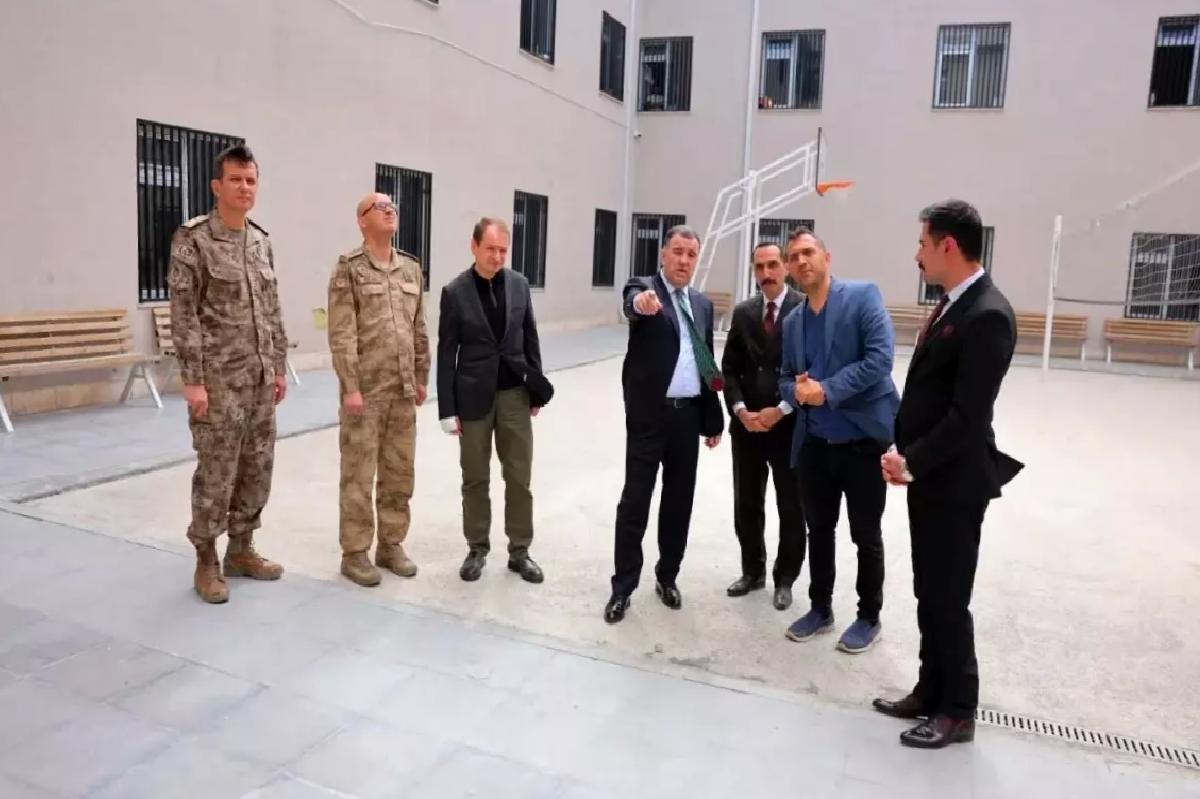 Bayburt Valisi Geri Gönderme Merkezi’ni Ziyaret Etti