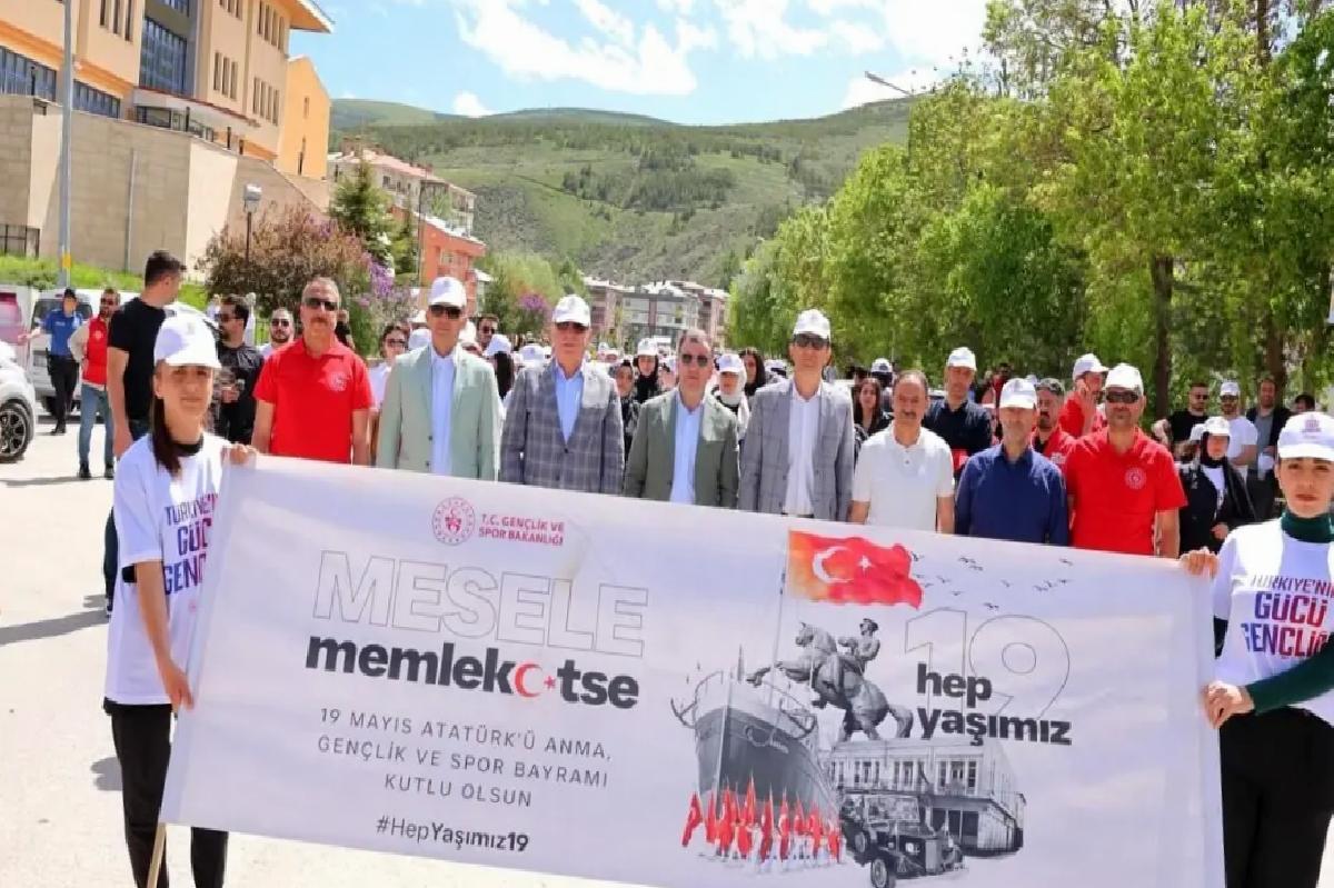 Bayburt’ta Gençlik Yürüyüşü Coşkusu