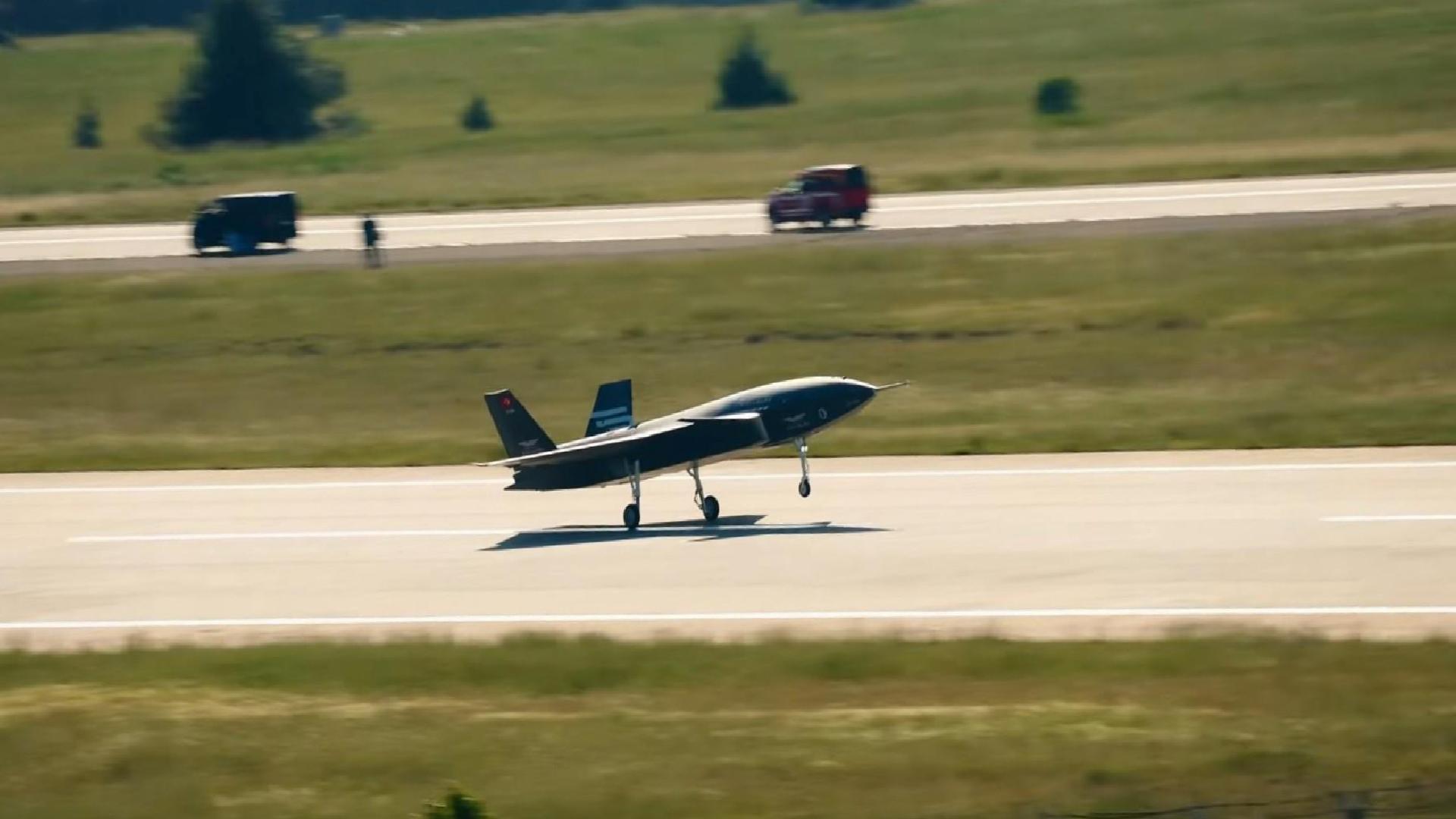 Bayraktar Kızılelma’nın yeni prototipi PT-4’ten uçuş testi!