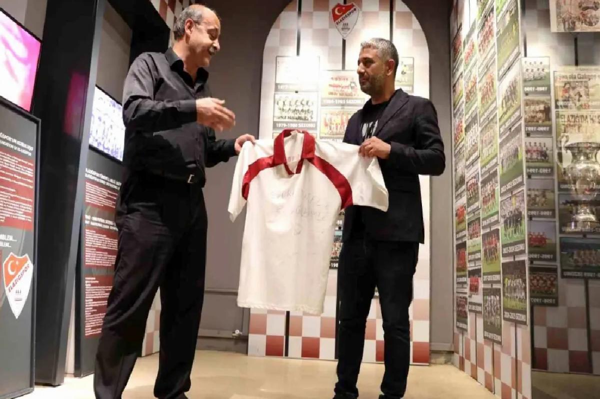 Bedri Yücel, Elazığspor’un Tarihi Formasını Müzeye Bağışladı