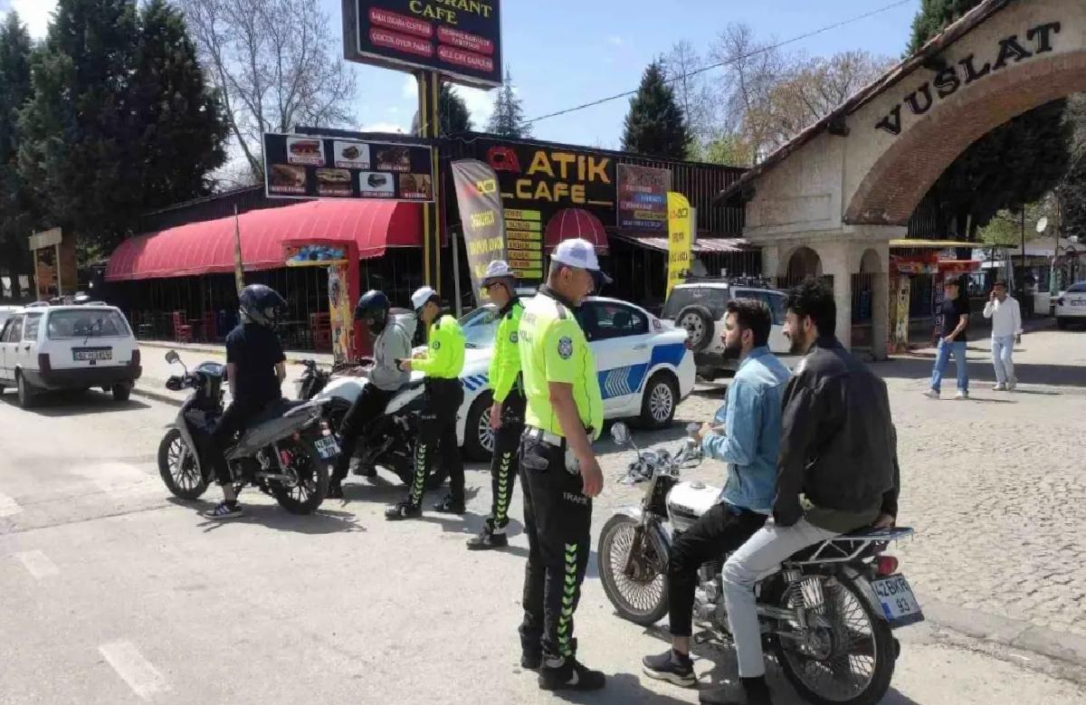 Beyşehir’de Kask Takmayan Motosikletlere Cezalar Uygulanıyor