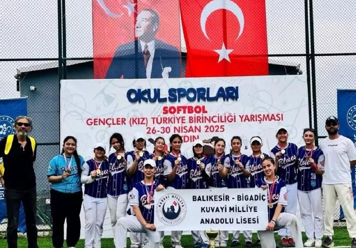 Bigadiç Lisesi Softbol Şampiyonu