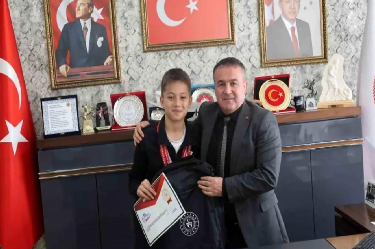 Bilecik Yüzücü Ali Çınar Alim’e Tebrik
