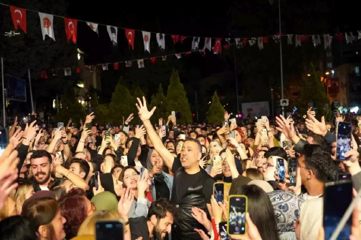 Bilecik’te 19 Mayıs Coşkusu: Haluk Levent Konseriyle Kutlandı