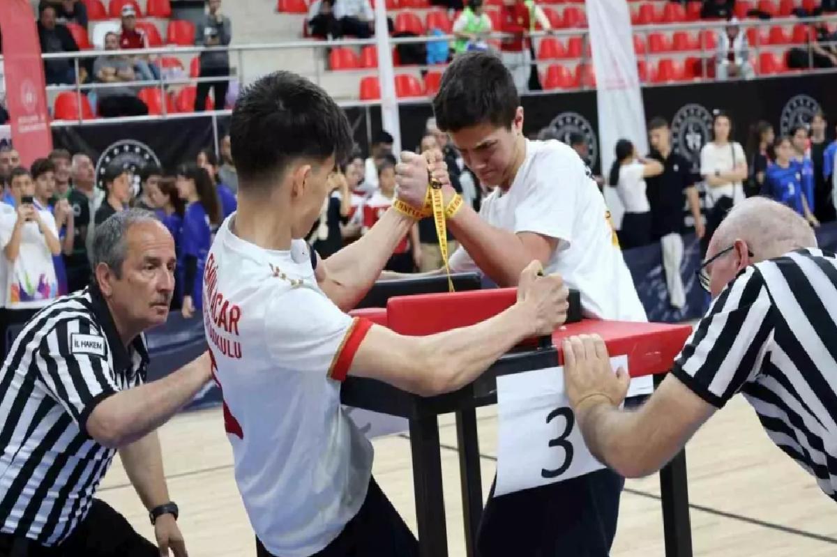 Bilecik’te Bilek Güreşi Karşılaşmaları Başladı