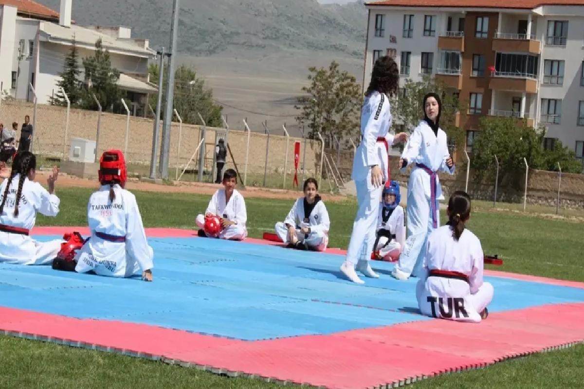 Bor’da 19 Mayıs Merasimi