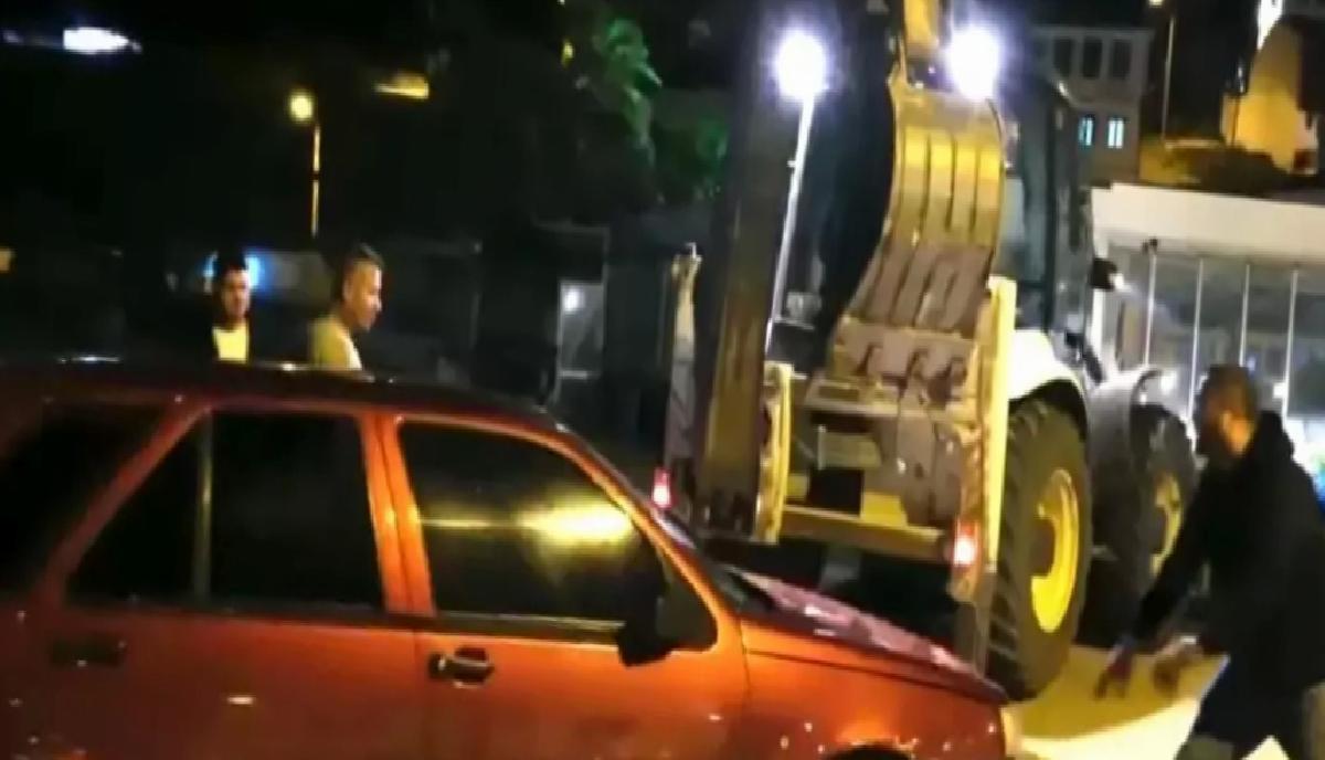 Bozcaada’da Alkollü Şoför Limanda Kaza Yaptı