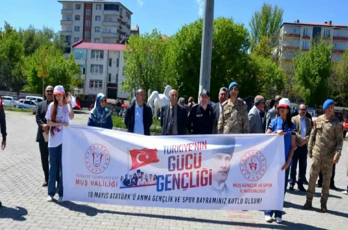 Bulanık’ta Gençlik Yürüyüşü Coşkusu