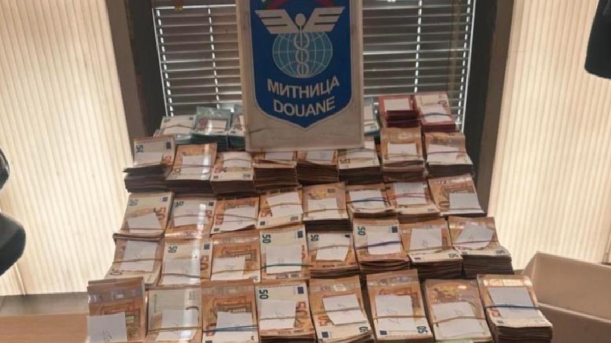Bursa’da tıra gizlediği 61 bin euroyu Bulgar gümrüğü yakaladı
