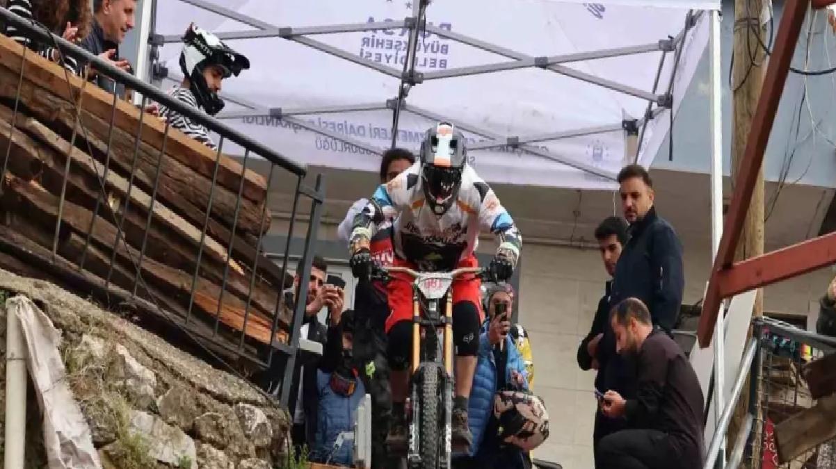 Bursa’da Türkiye’nin Birinci Extrem Bisiklet Yarışı ‘Urban Downhill’ Gerçekleşti