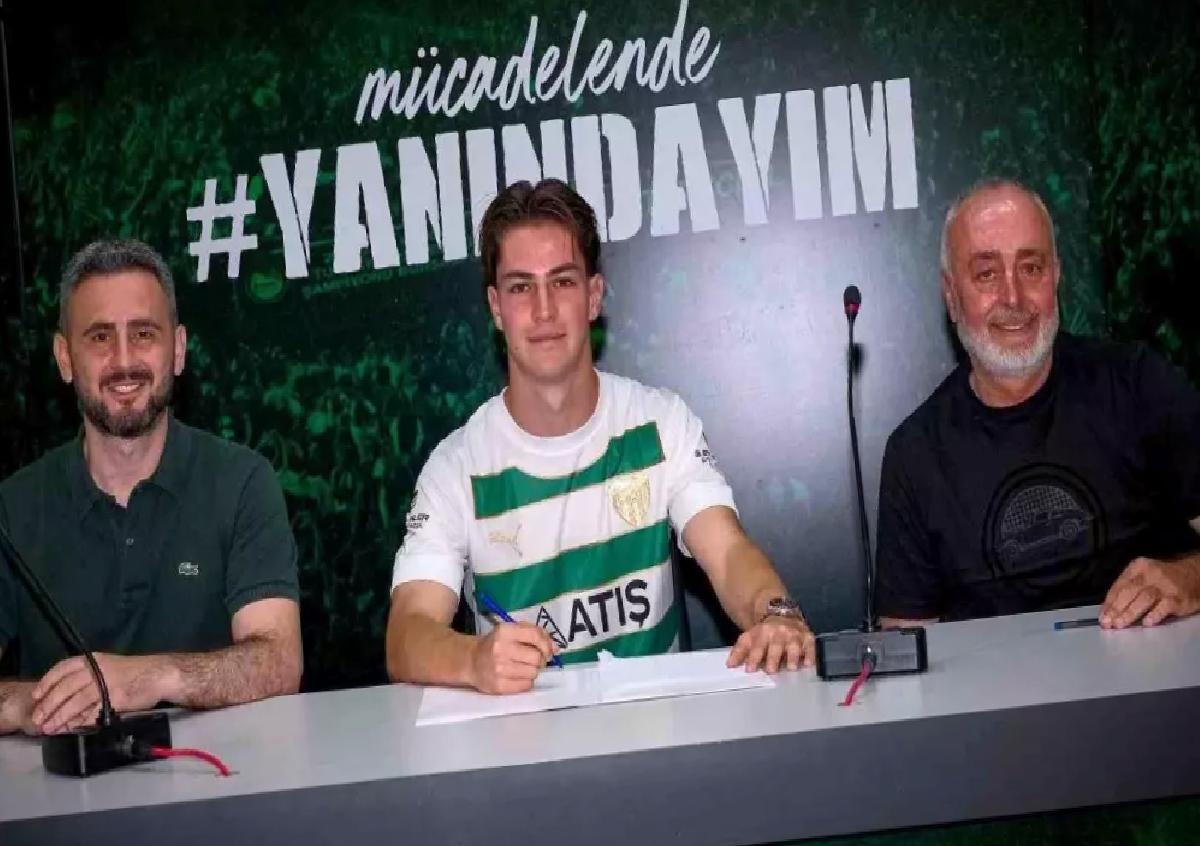 Bursaspor Ahmet Efe Çakmakkaya ile Kontrat İmzaladı