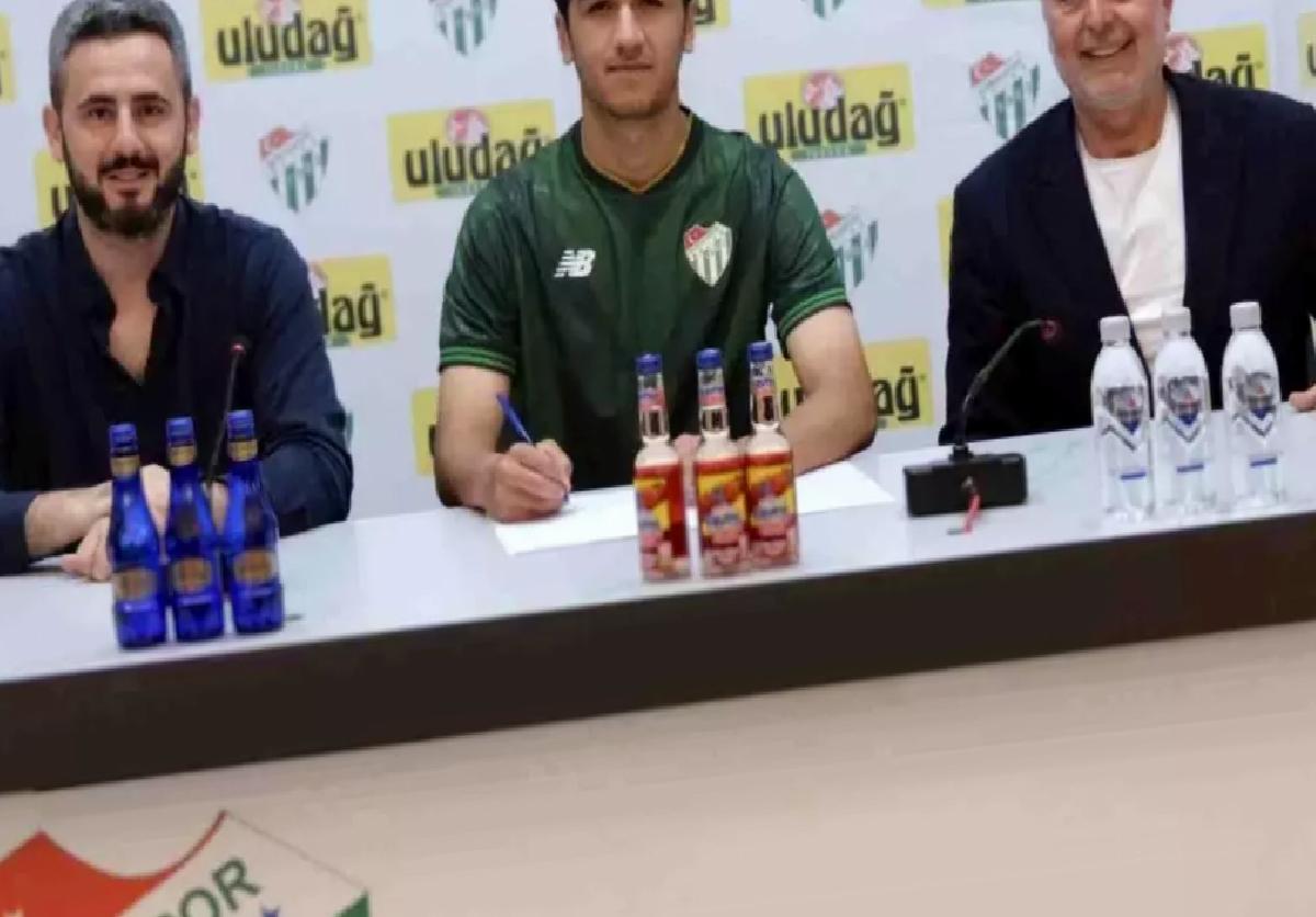 Bursaspor’dan Ensar Duman’a Profesyonel Mukavele