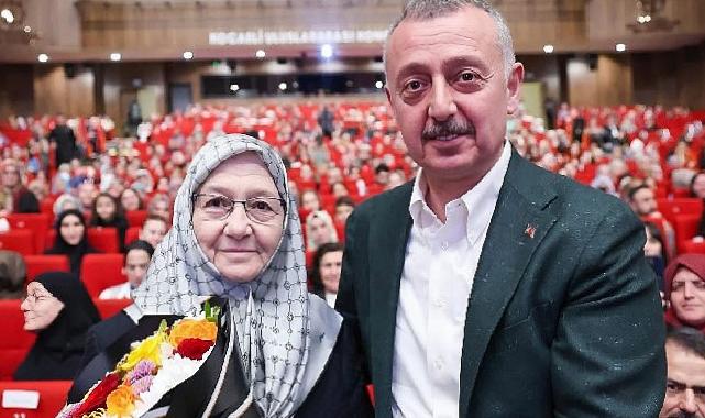 Büyükakın’dan annesine çiçekli kutlama