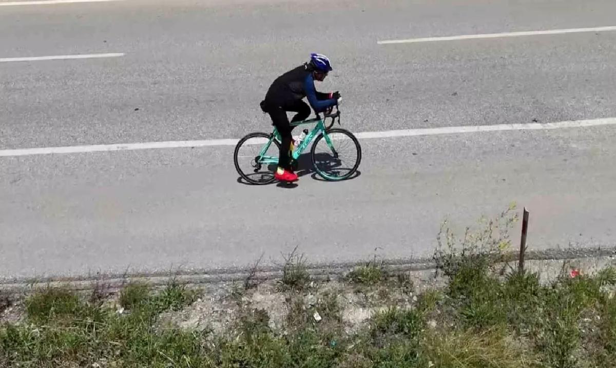 Çanakkale’den aldığı şehitlik toprağını Samsun’a ulaştırmak için pedal çeviriyor: 900 kilometreyi geride bıraktı