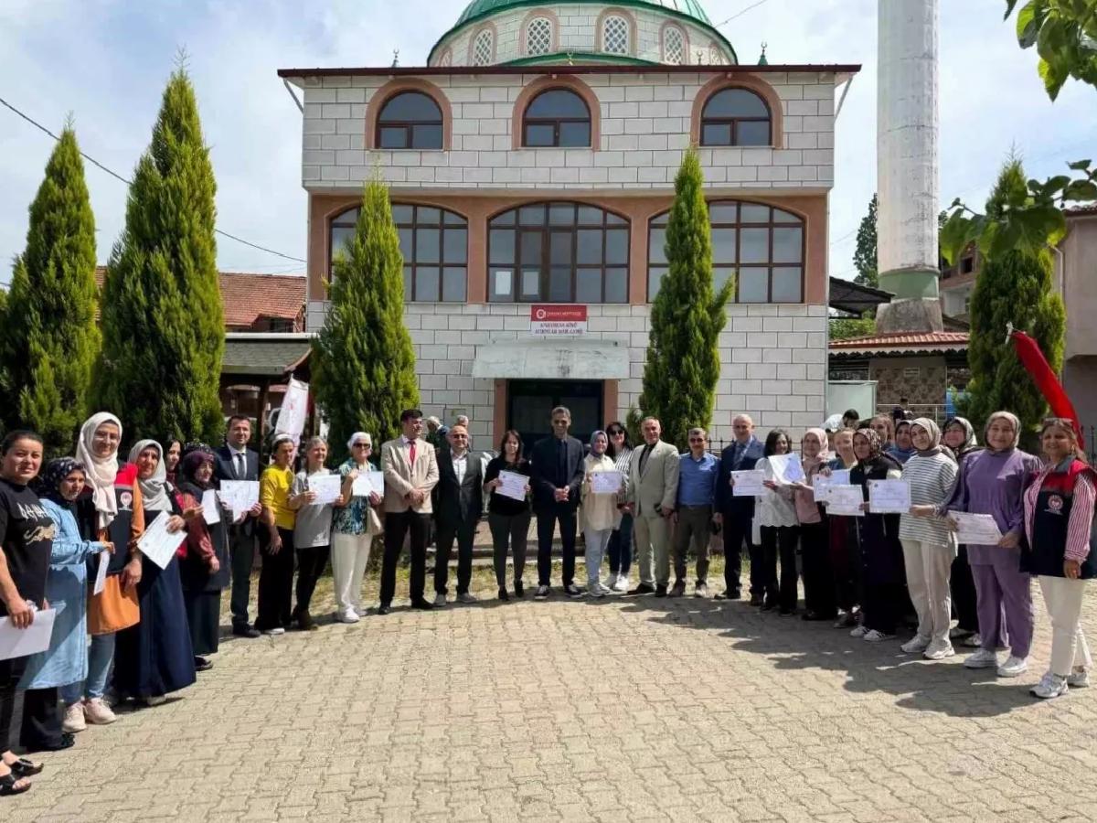 Çaycuma’da Seracılık Kursu Dokümanları Verildi