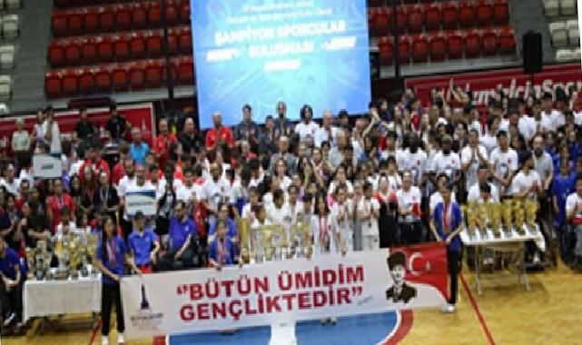 Celal Atik Spor Salonu’nda gençlik buluşması