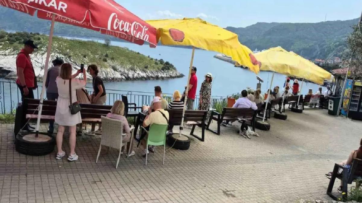 Çeşmi Cihan Amasra’ya havalar ısınmasıyla birlikte Rus akını da başladı