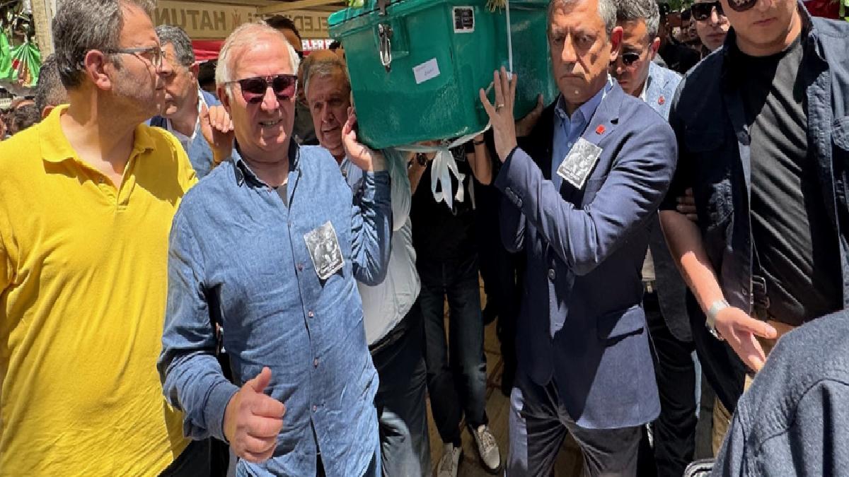CHP lideri Özgür Özel Manisa’da cenaze merasimine katıldı