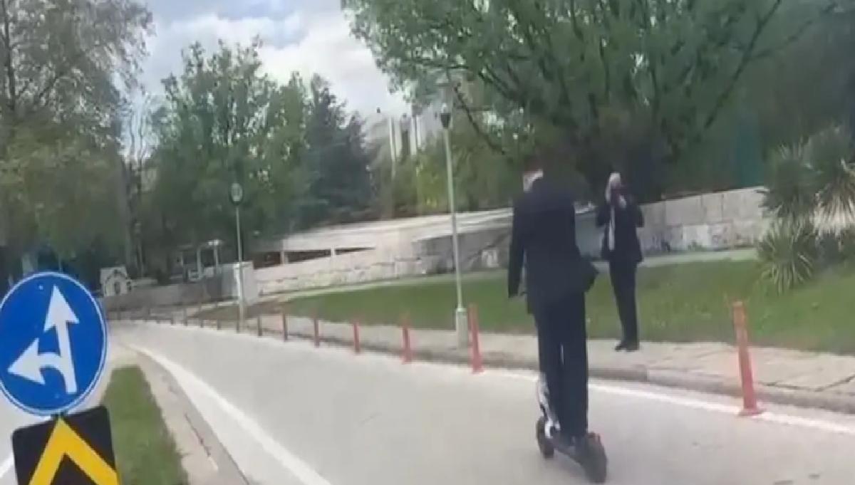 CHP’li Milletvekili Skuterle Meclis’e Geldi