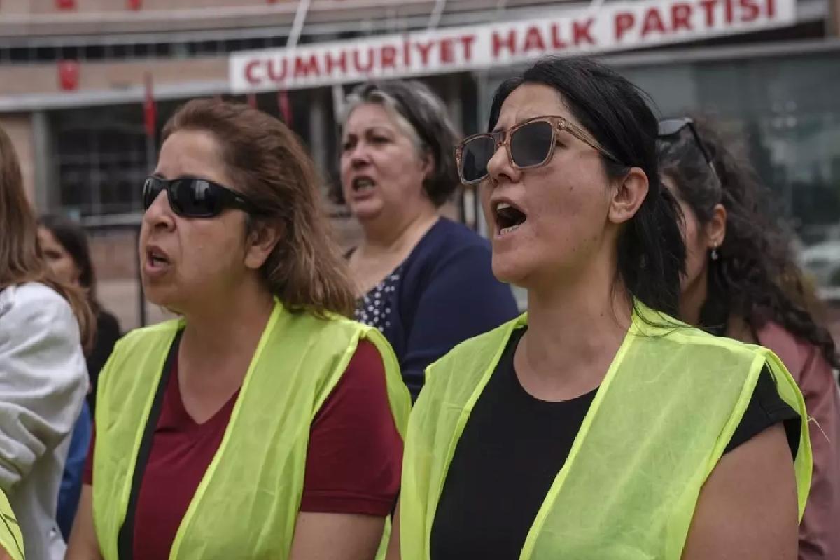 Çiğli Çalışanları, CHP Genel Merkezi Önünde Hareket Yaptı