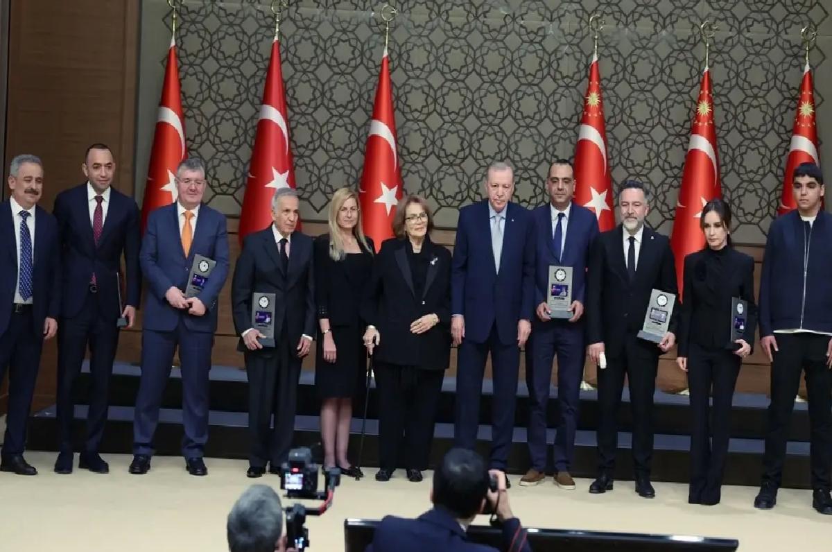 Cumhurbaşkanı Erdoğan, 10. Anadolu Medya Mükafatları merasiminde konuştu: (1)