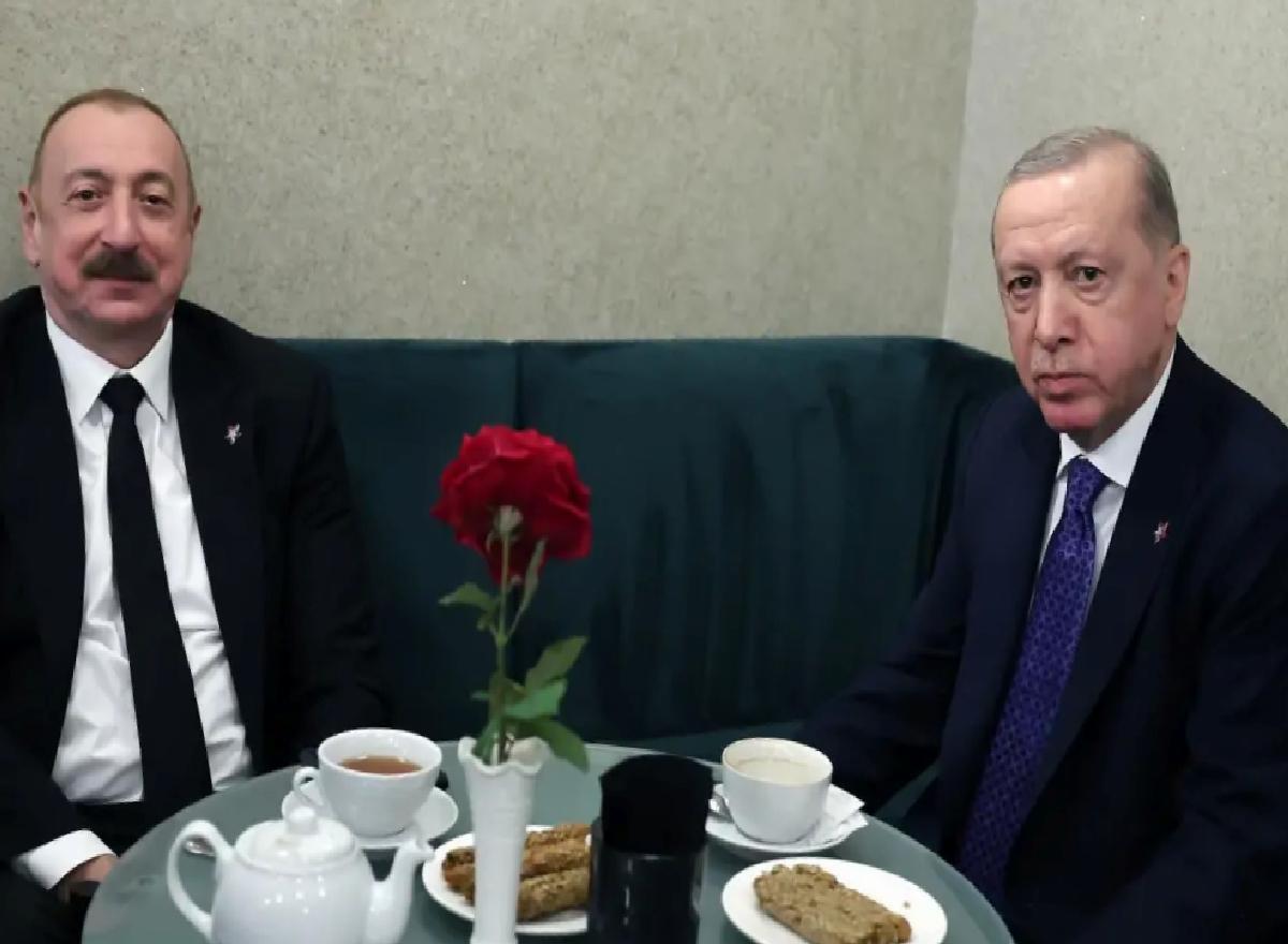 Cumhurbaşkanı Erdoğan, Azerbaycan Cumhurbaşkanı Aliyev ile bir ortaya geldi