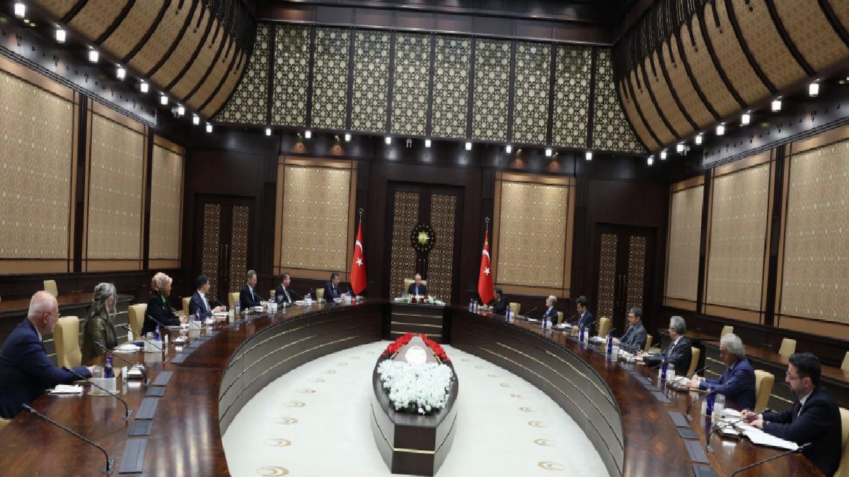 Cumhurbaşkanı Erdoğan, Cumhurbaşkanlığı Siyaset Şuralarının başkanvekillerini kabul etti