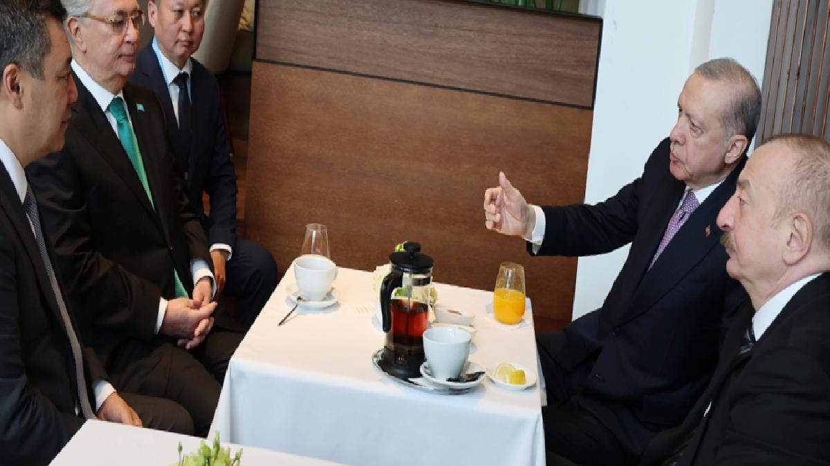 Cumhurbaşkanı Erdoğan’ın Macaristan’da başkanlarla samimi sohbeti