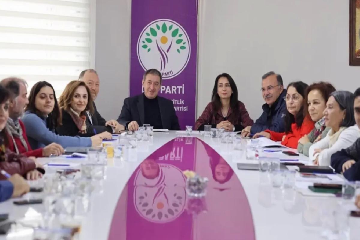 DEM Parti MYK’sı süreci ele aldı: İmralı’yı ziyaret edenlere yasal garanti talep edilecek