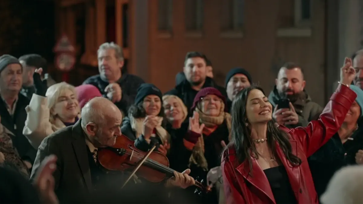 Demet Özdemir’in Müzikleriyle Eşref Hayal Gündemde