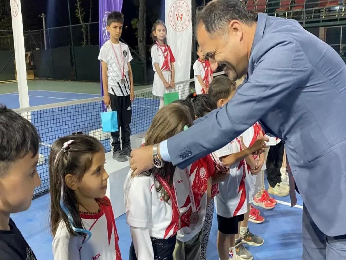 Demirci’de Tenis Turnuvası Tamamlandı