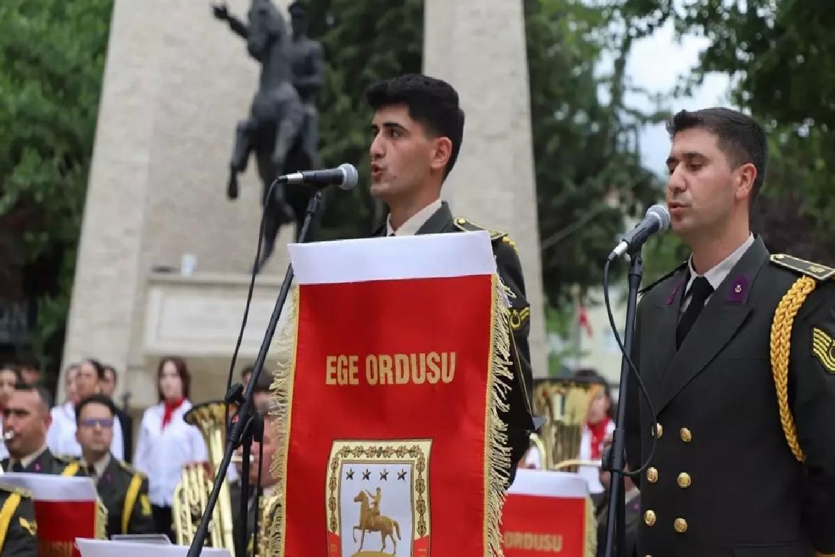 Denizli’de askeri bando lise öğrencileriyle konser verdi