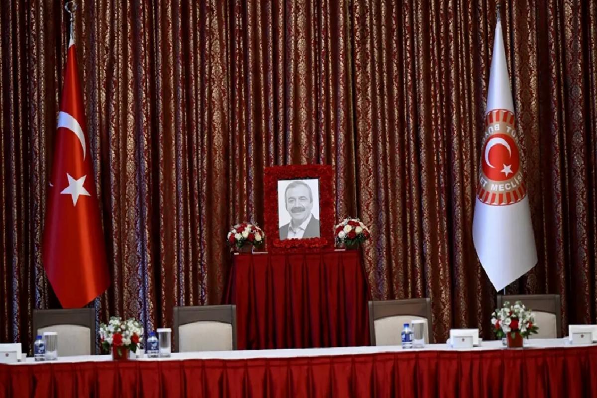 Dervişoğlu, Sırrı Süreyya Lider için Meclis’te yapılan taziyeye katılmadı