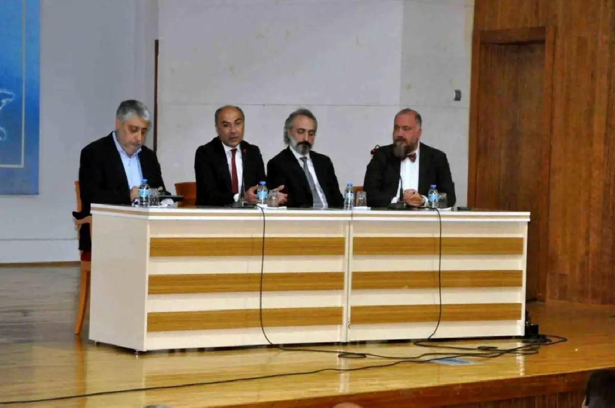 Dezenformasyon ve Barış Paneli