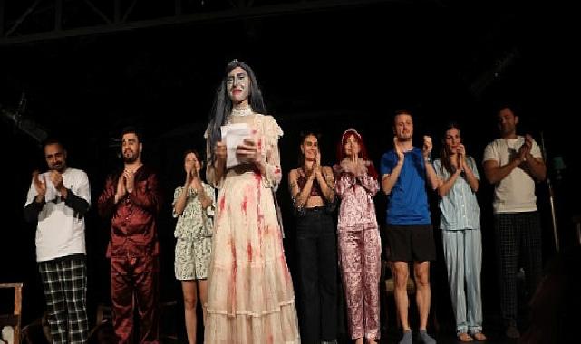 Digiturk Tiyatro Kulübü’nün Hazırladığı “Aslında” OyunuBüyük İlgi Gördü!