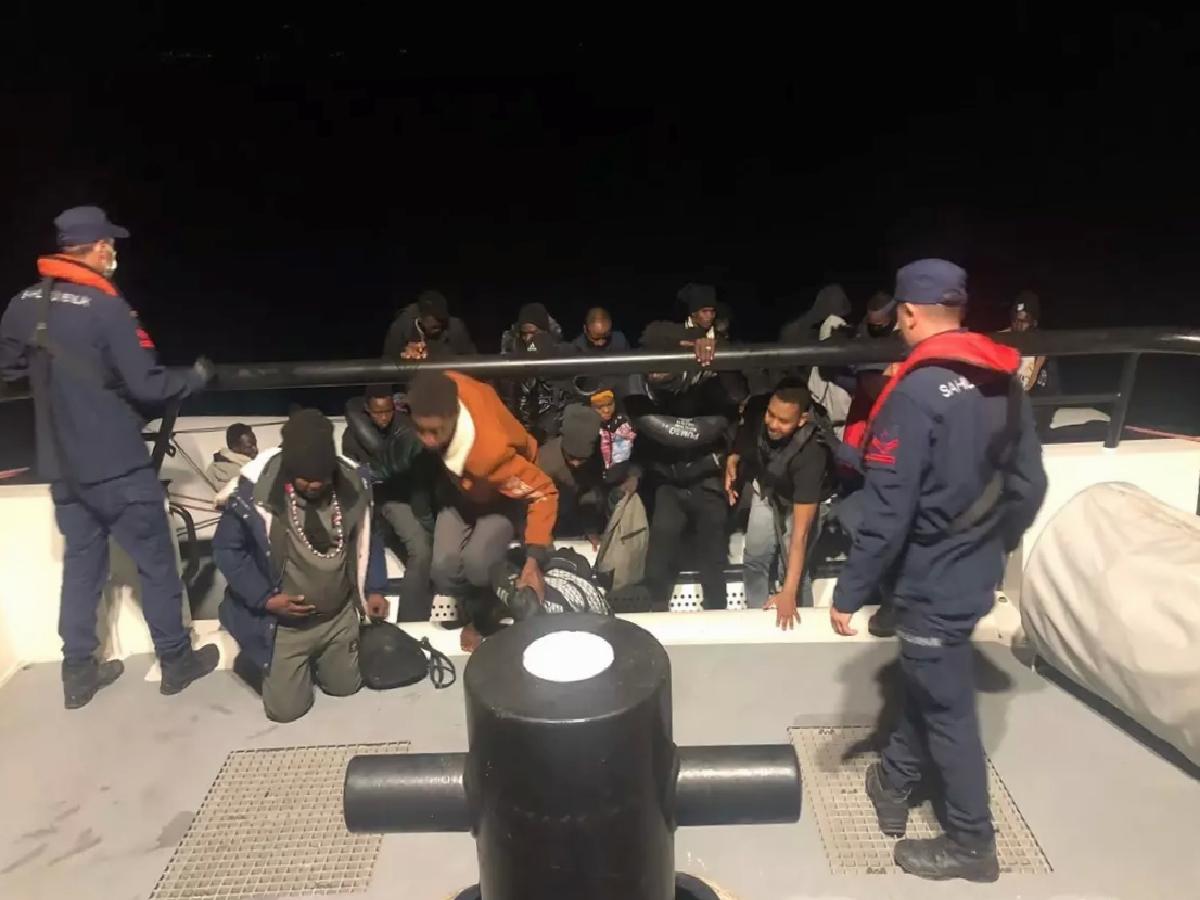 Dikili Açıklarında 28 Sistemsiz Göçmen Yakalandı