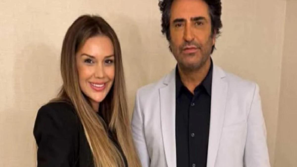 Dilan Polat, Mahsun Kırmızıgül’ü kulisinde ziyaret etti