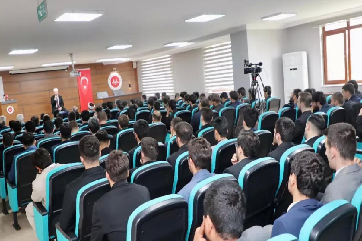 Diyanet Başkanı Erbaş, İmamları Göreve Hazırladı