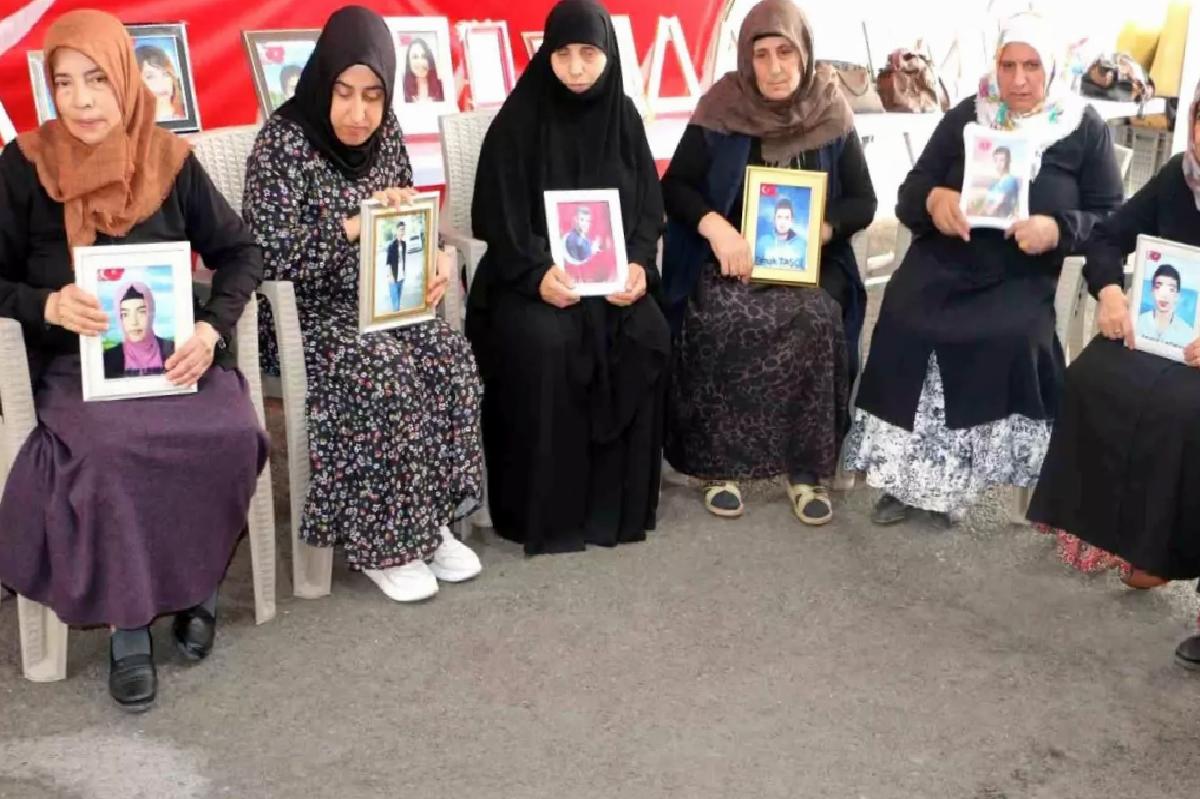 Diyarbakır Anneleri Umutla Bekliyor