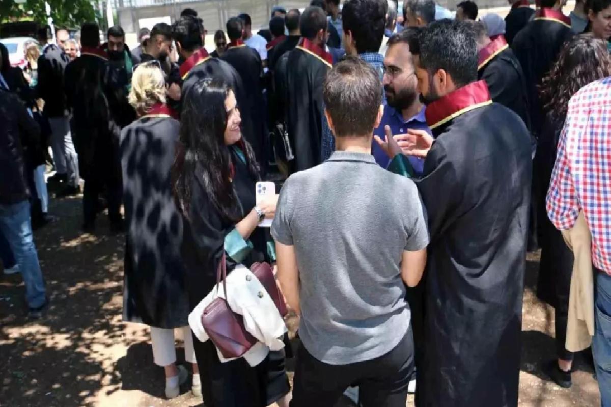 Diyarbakır’da Avukata Akın Protesto Edildi