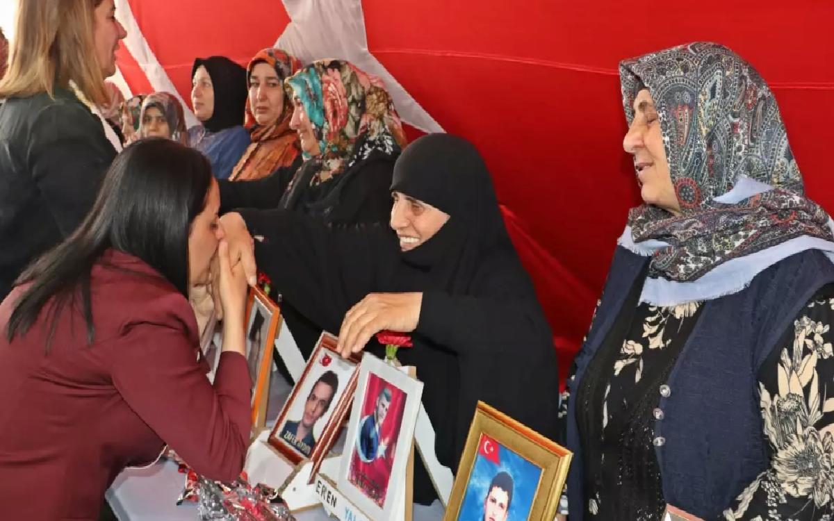 Diyarbakır’da evlat nöbetini sürdüren annelerin Anneler Günü bildirisi