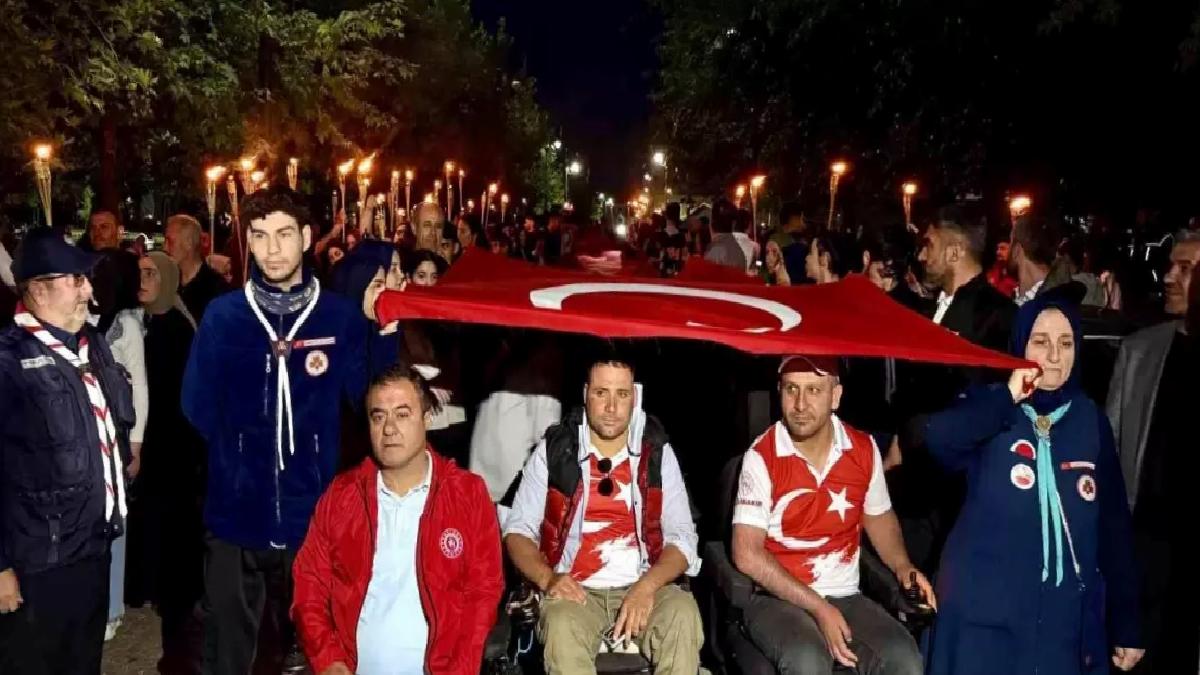 Diyarbakır’da Fener Alayı Yürüyüşü