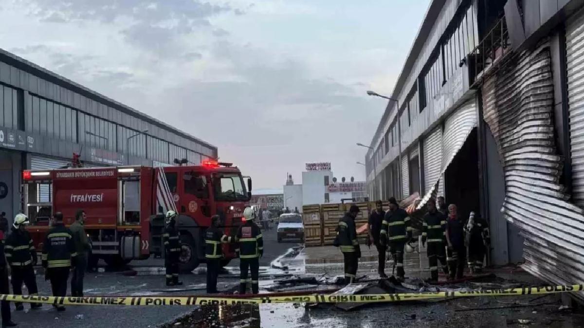 Diyarbakır’da Yangın: 4 Dükkan Yandı