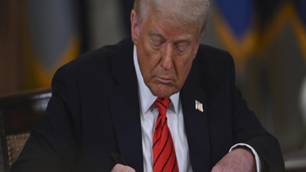 Donald Trump, çevrimiçi cinsel istismarı önleyecek yasa tasarısını imzaladı
