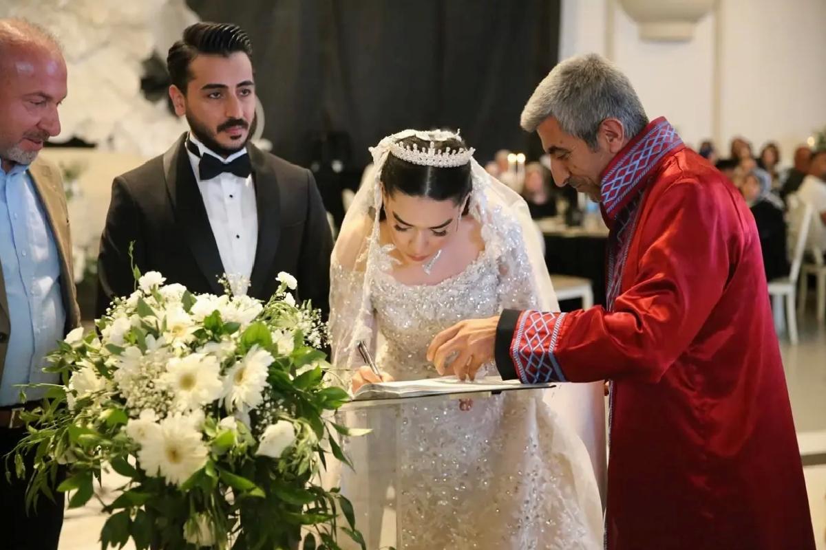 Düğünde Pasta Yerine 21 Kat Kadayıf