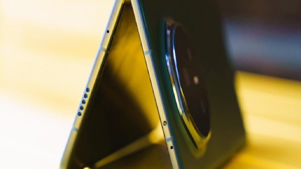 Dünyanın en ince katlanabilir telefonu haziranda geliyor